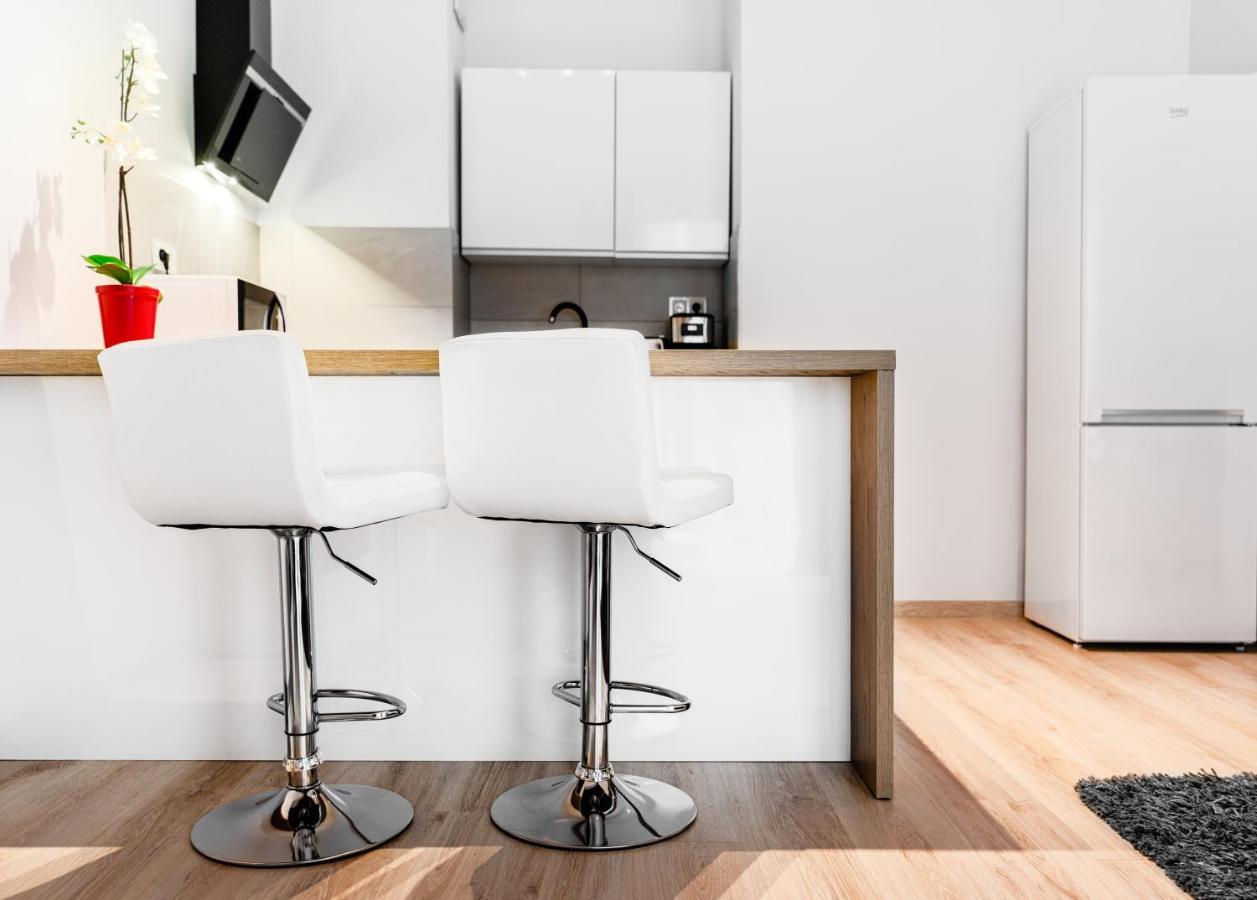 Apartamenty Homely Place Blisko Starego Rynku - Parking Познан Екстериор снимка